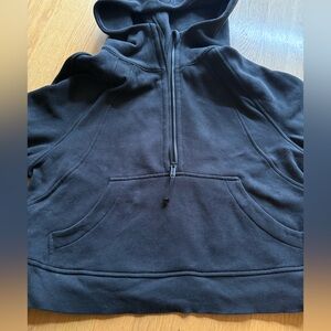 lululemon athletica Black womens half zip sweatshirt.
Excellent condition xs/sm